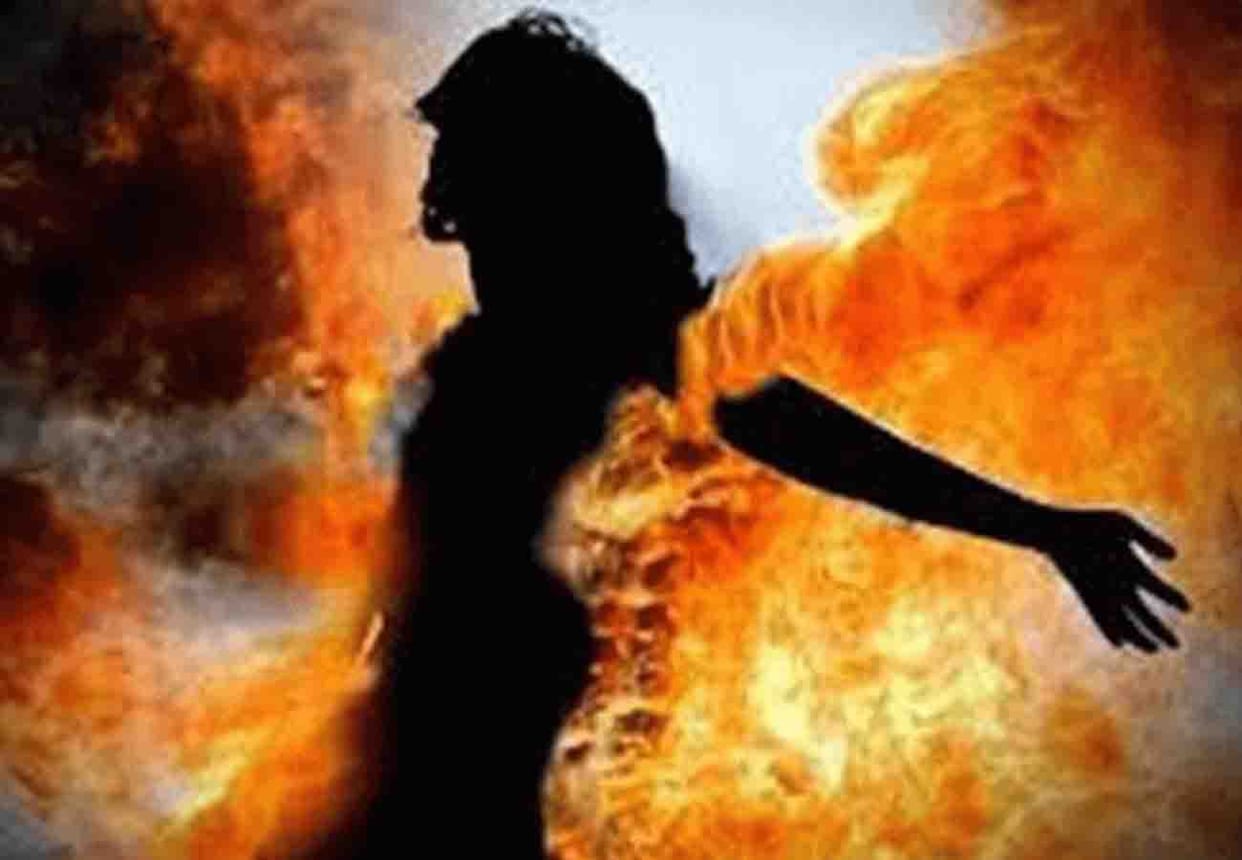 girl set fire in hardoi