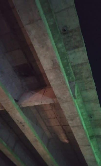 Negligence in construction of Varanasi's biggest flyover, two people scrambled to fall