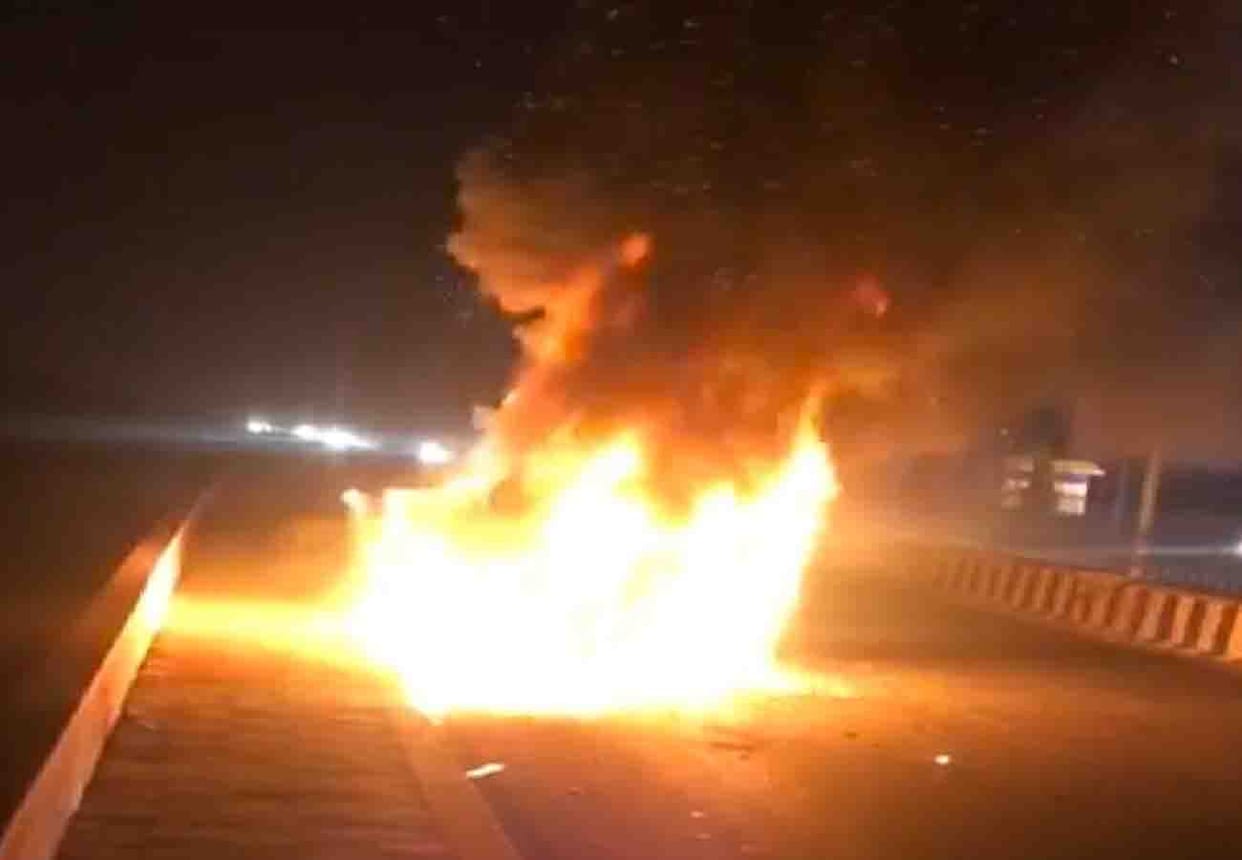 caught fire in car due to short circuit in etawah