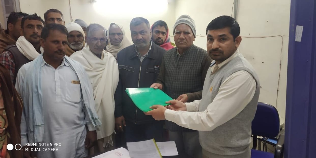 farmers protest when rain is not compensated for crop damage