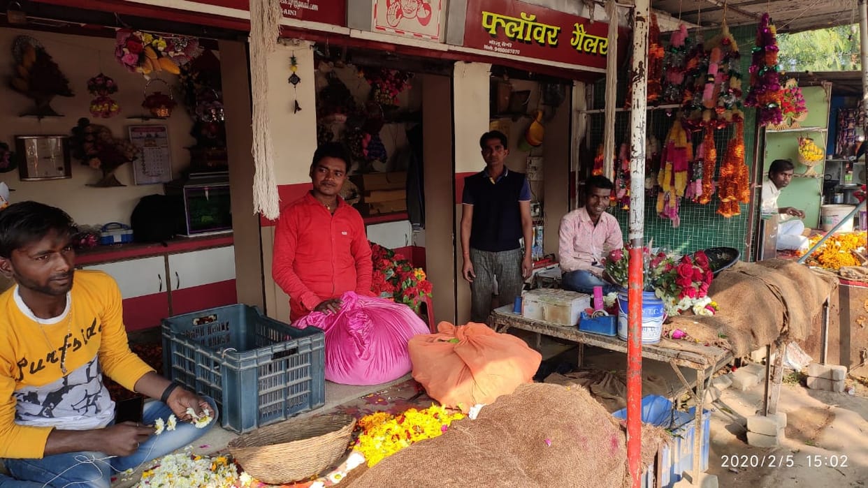 Markets adorned with flowers and gifts, valentines day will express love