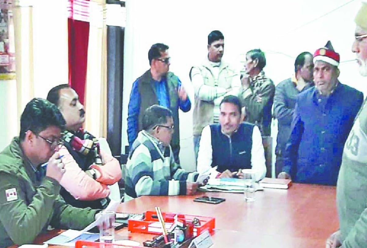 Basti DM and BJP MLA face to face on issue of corruption