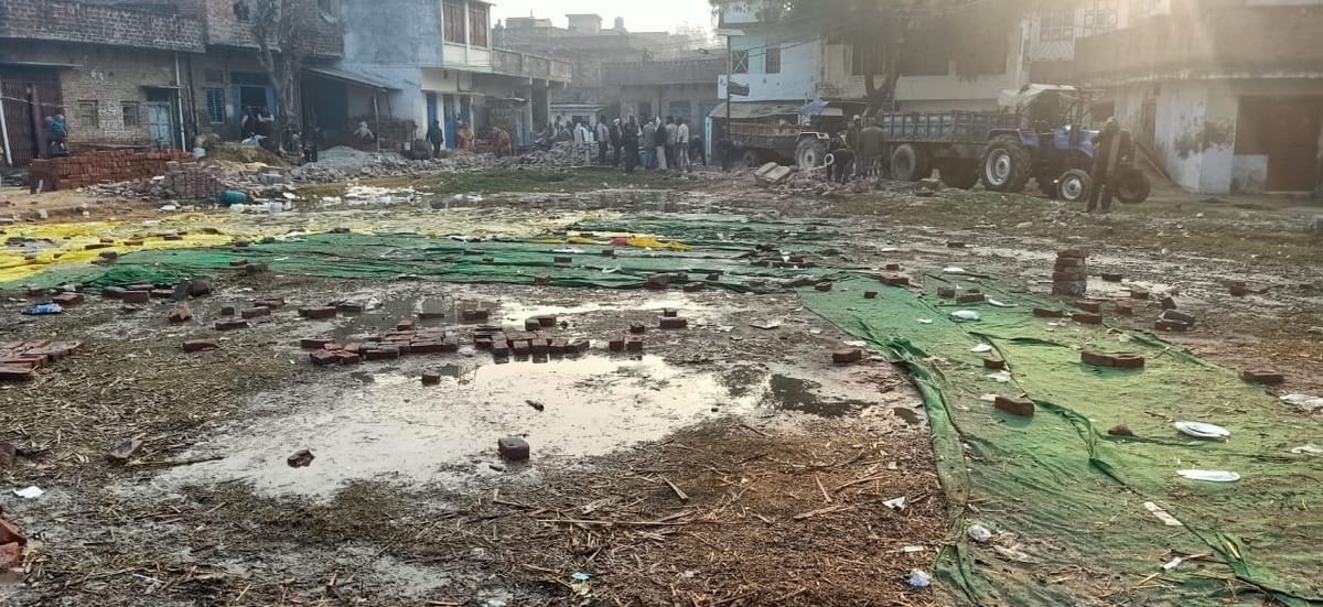 Women staging a sit-in protest against CAA, then police lathi-charged, fired tear gas shells