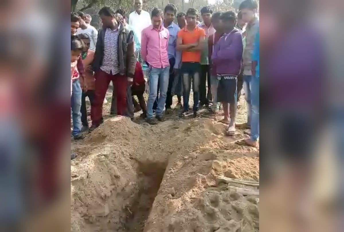 Old man Dead Body Cut head in grave at Sant Kabir Nagar