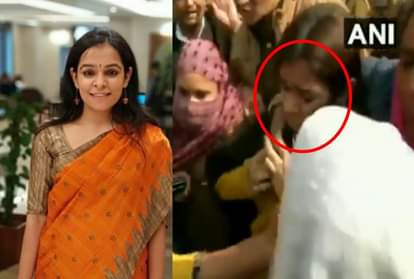 Shaheen Bagh: गुंजा कपूर बुर्का पहन पहुंची शाहीन बाग