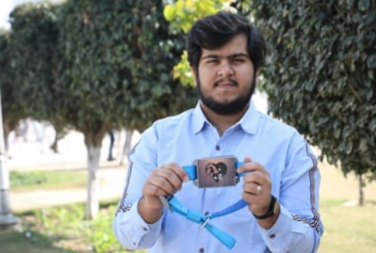 B. Tech student has designed 'Petit', a collar for pets to track their health, location and activity