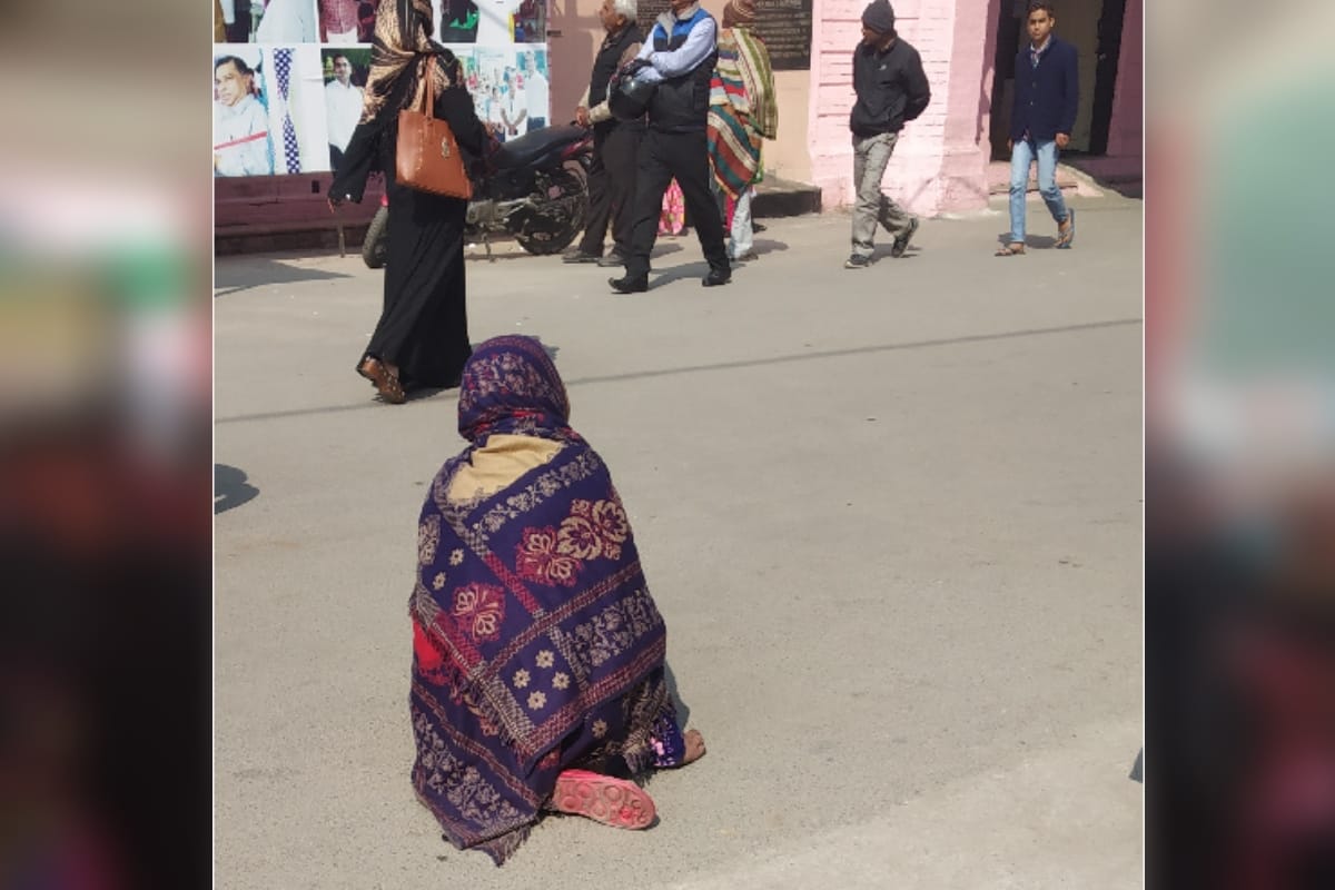 Neither stretcher nor wheelchair, patient forced to pull in Meerut district Hospital
