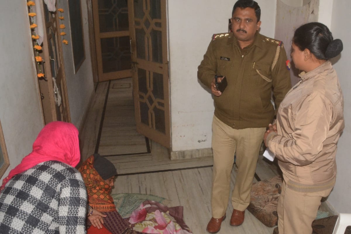 fourteen years old daughter murdered by his father and grandmother in Meerut