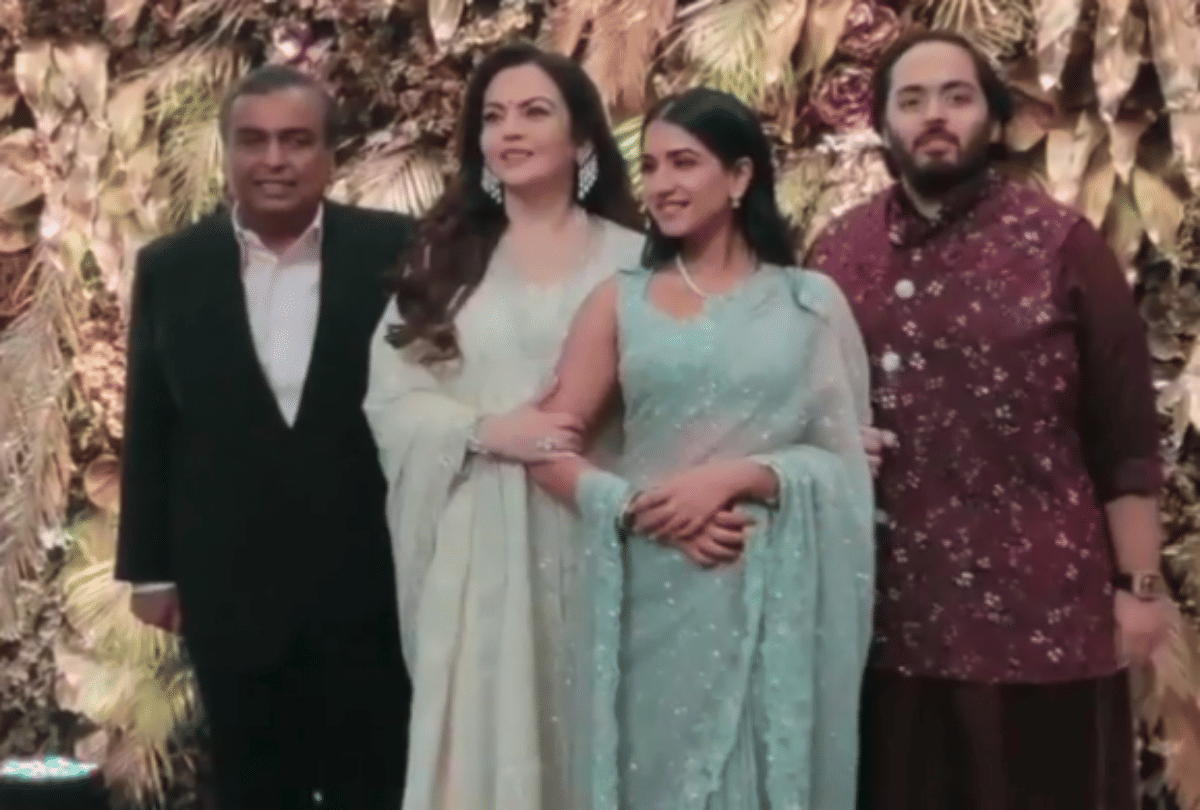 kokilaben birthday celebration photos mukesh ambani and nita ambani
