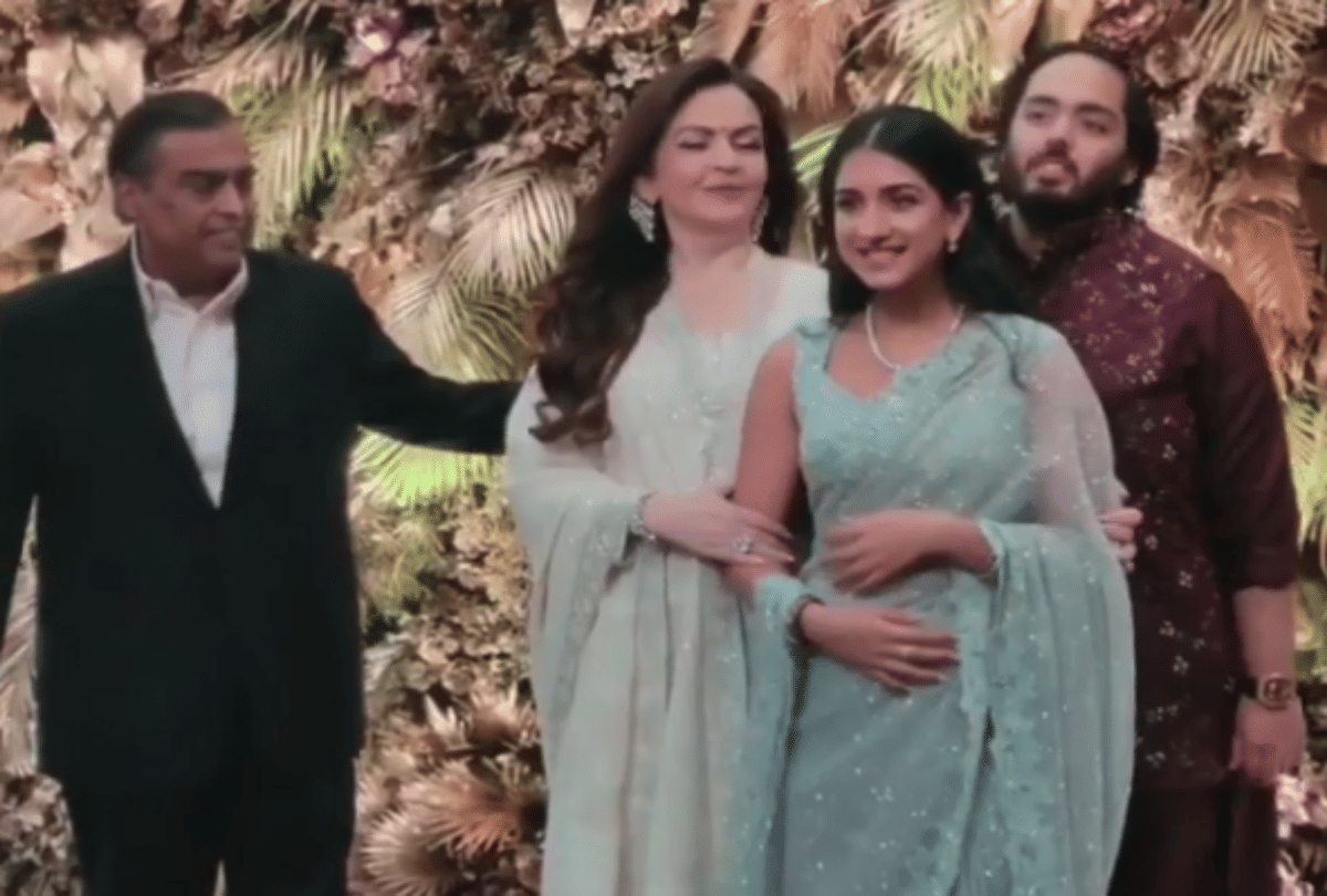 Ranbir Kapoor Alia Bhatt to Malaika Arun 4 love bird spotted at Armaan Jain wedding reception