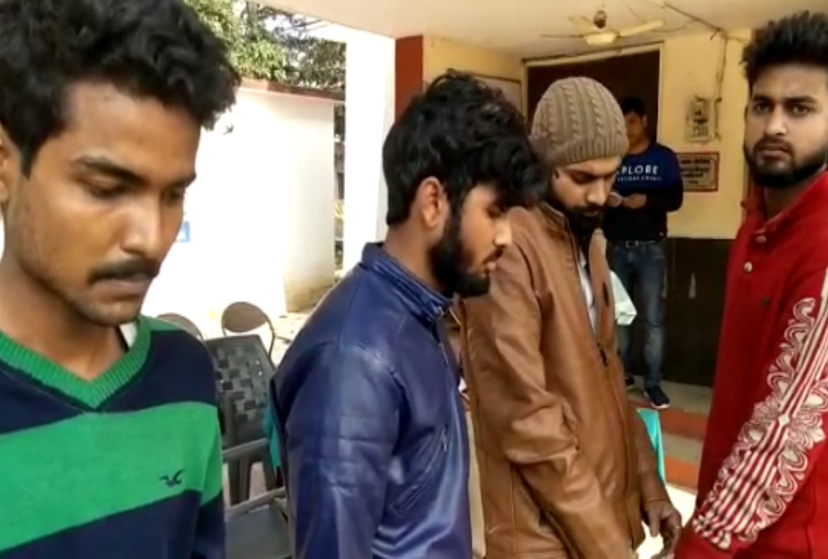 Molested victims sisters show Bravery otherwise case of Hyderabad here like in Gorakhpur