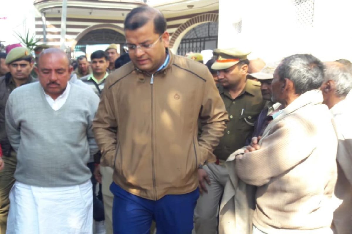 Police officers has investigation start in a couple murder case at Saharanpur