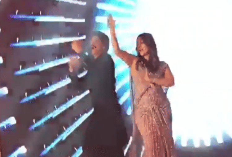 shah rukh khan dance with gauri khan at armaan jain reception party