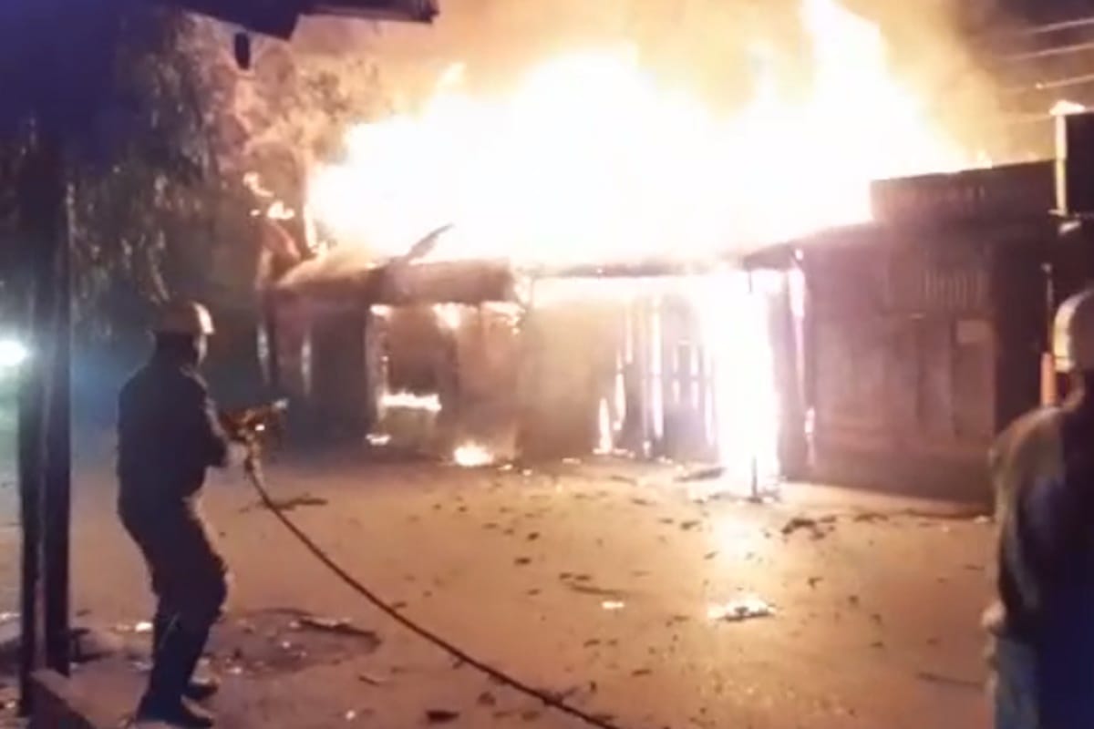 Fire Broke Out in Restaurant Made of Bamboo in Sainik Colony dehradun