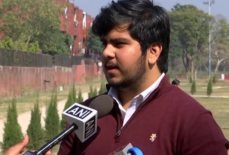 B. Tech student has designed 'Petit', a collar for pets to track their health, location and activity