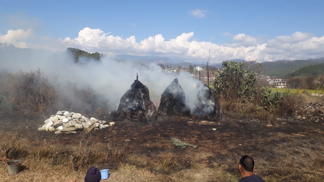 Five robbed of grass burnt due to sparking of high-tension line