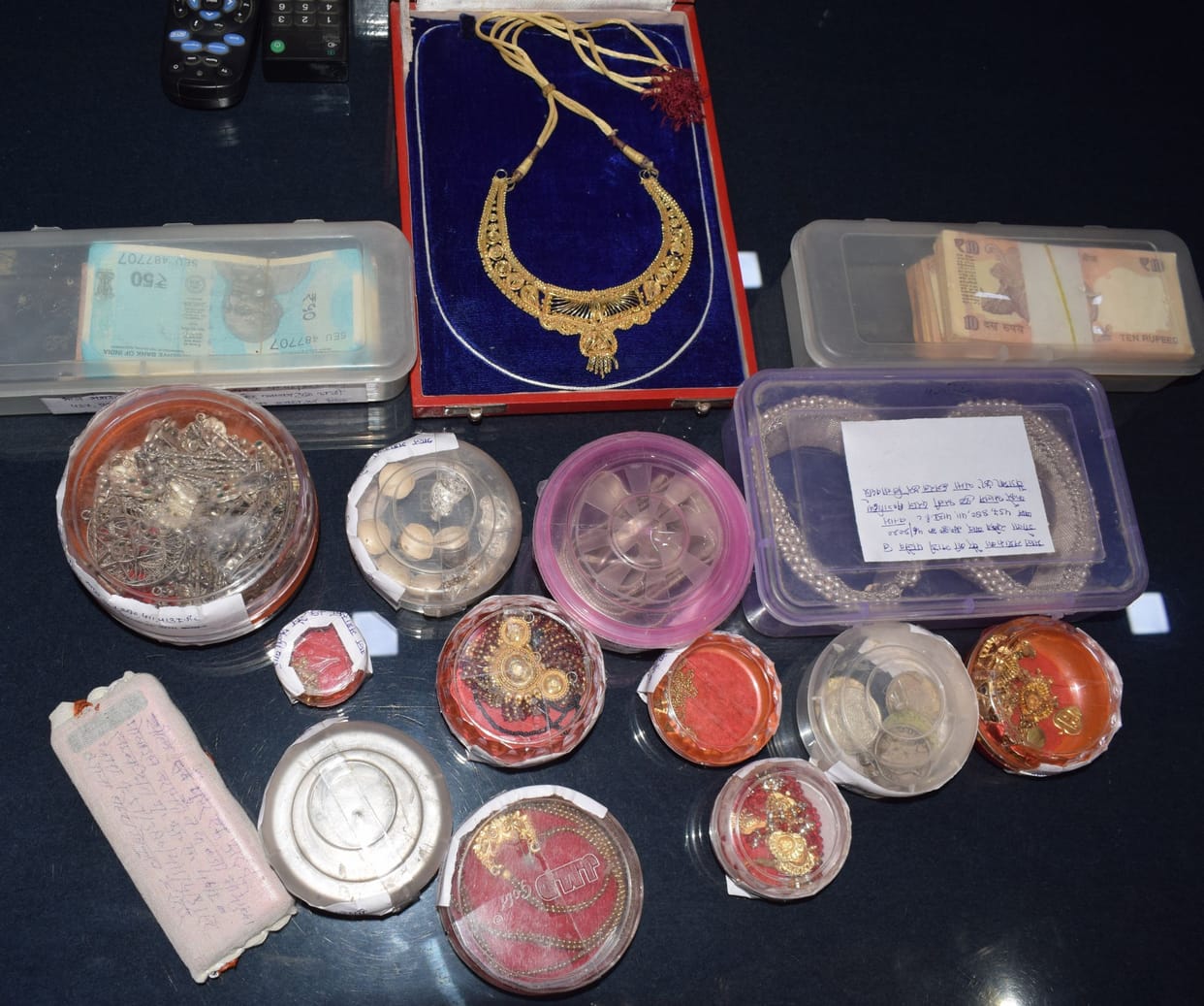 Stolen jewels and mobiles recovered under the guise of a vicious thief