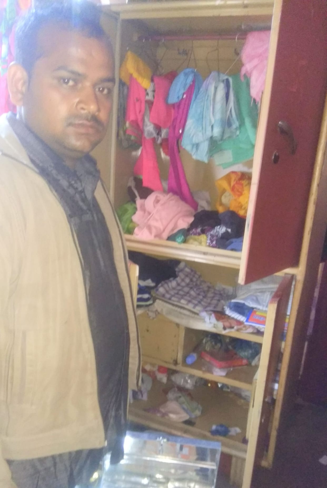 Five lakh stolen from grocery house