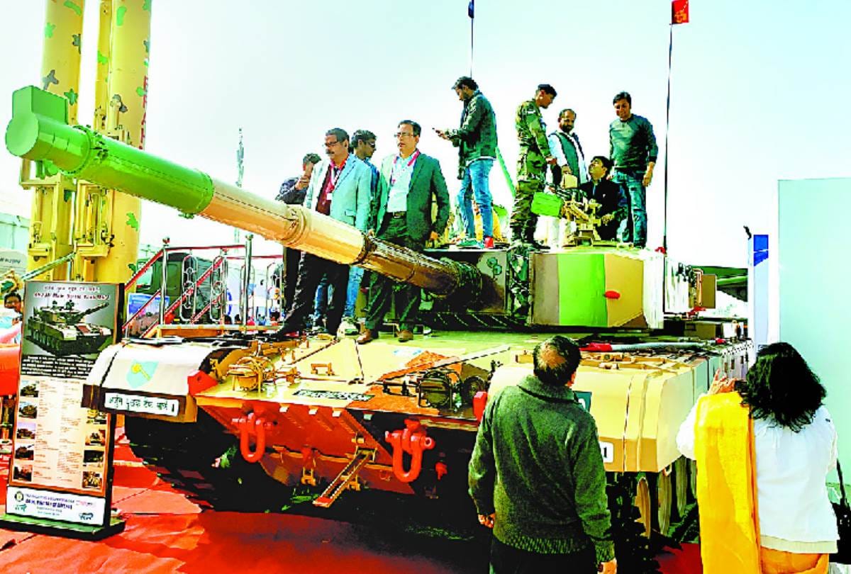 people were excited to see army equipments in defence expo