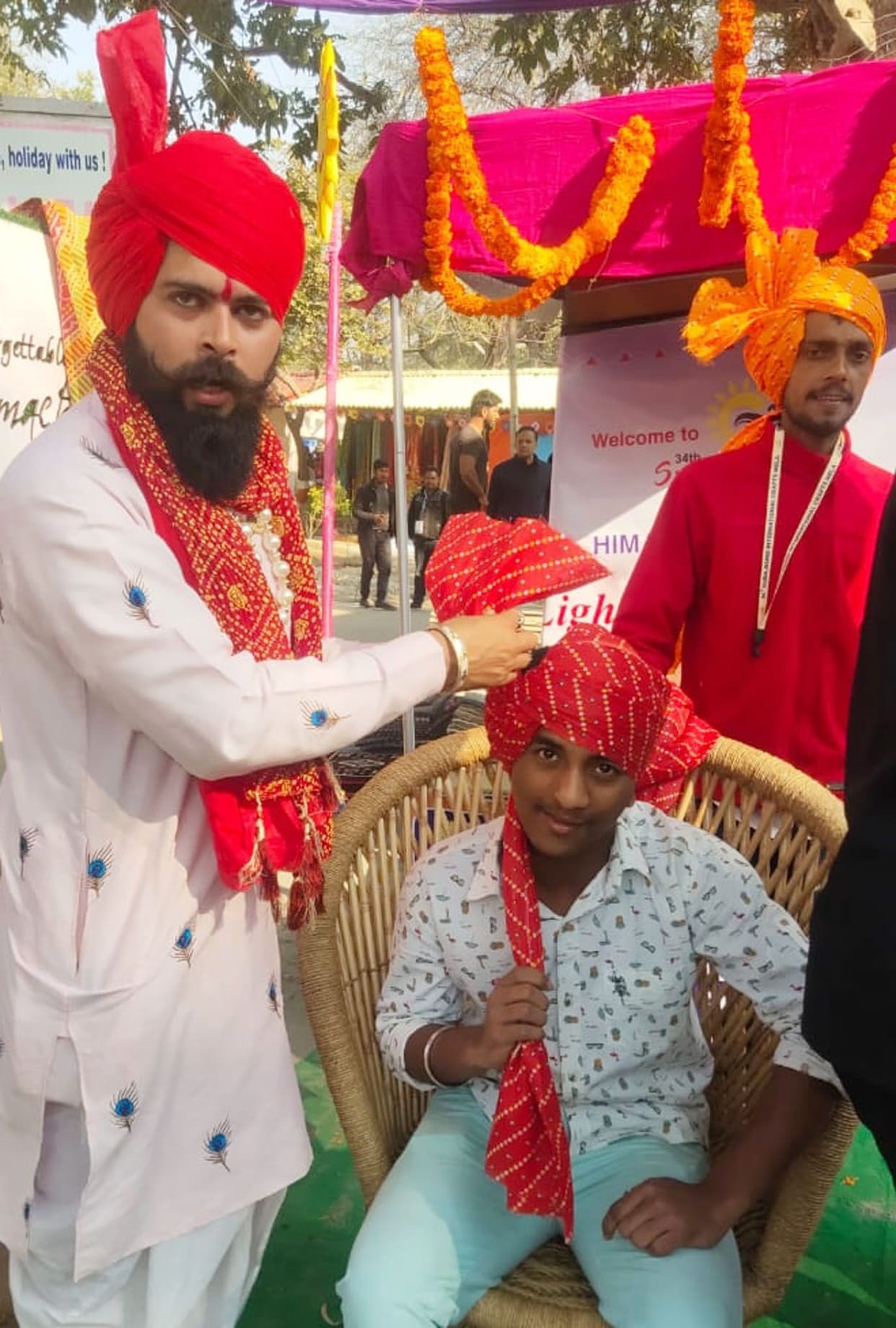surajkund mela : mhari pagadi main dekhe hain hariyana se chodhrahat