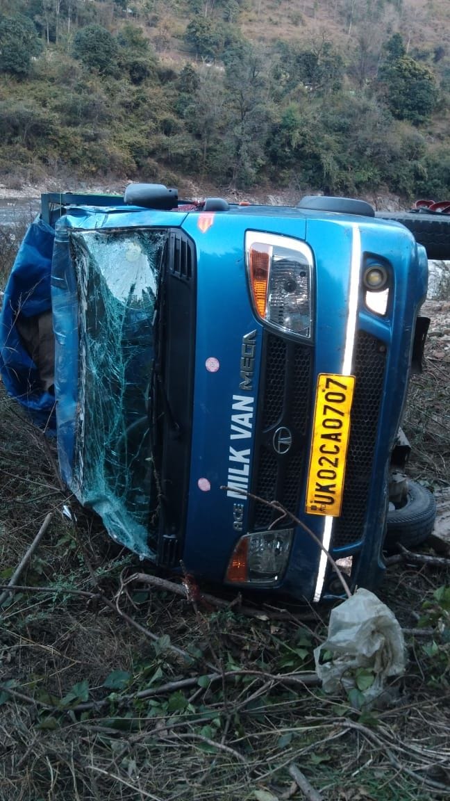 Driver dies due to overturning of small elephant vehicle
