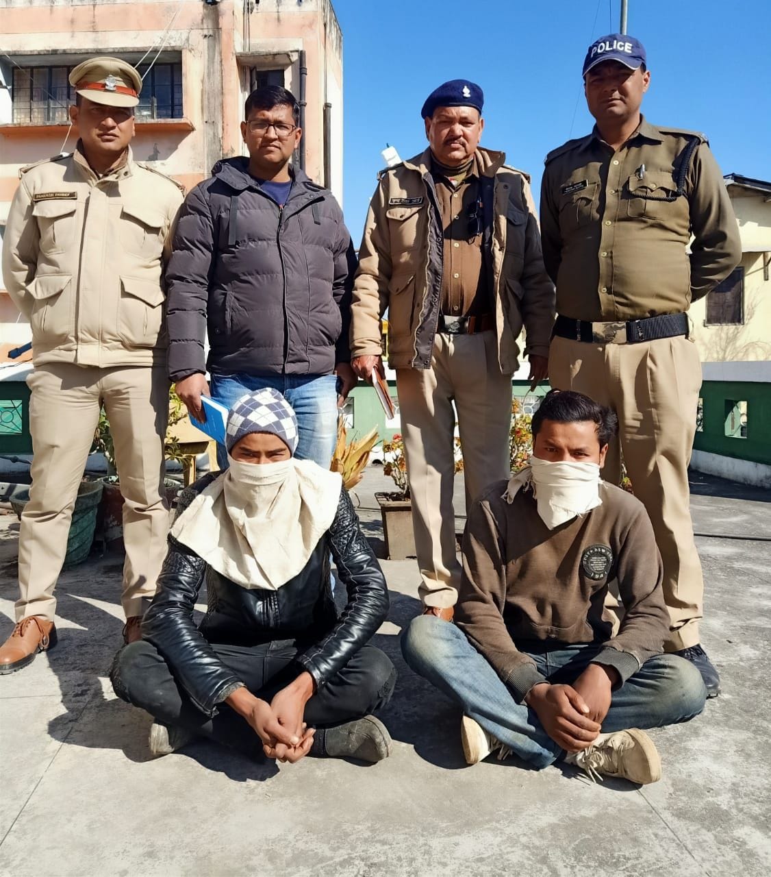 Two caught in an attempt to steal in the bank