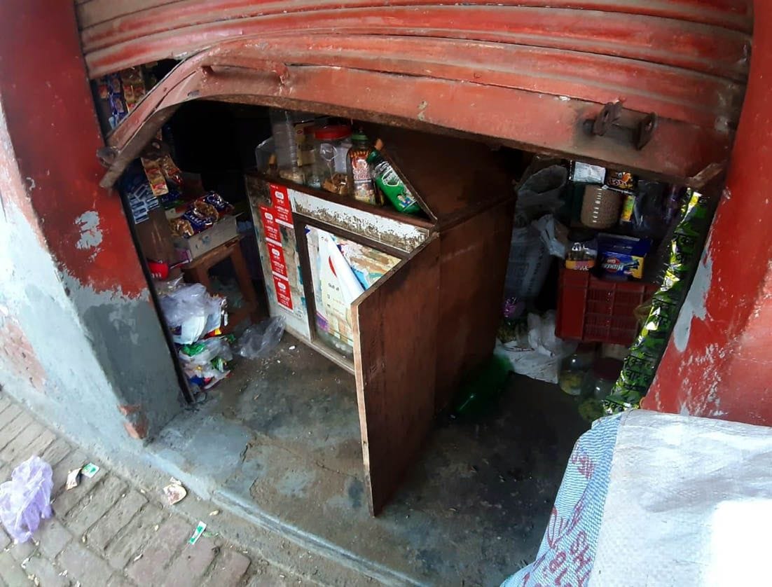 One lakh goods including cash stolen by uprooting shop shutter