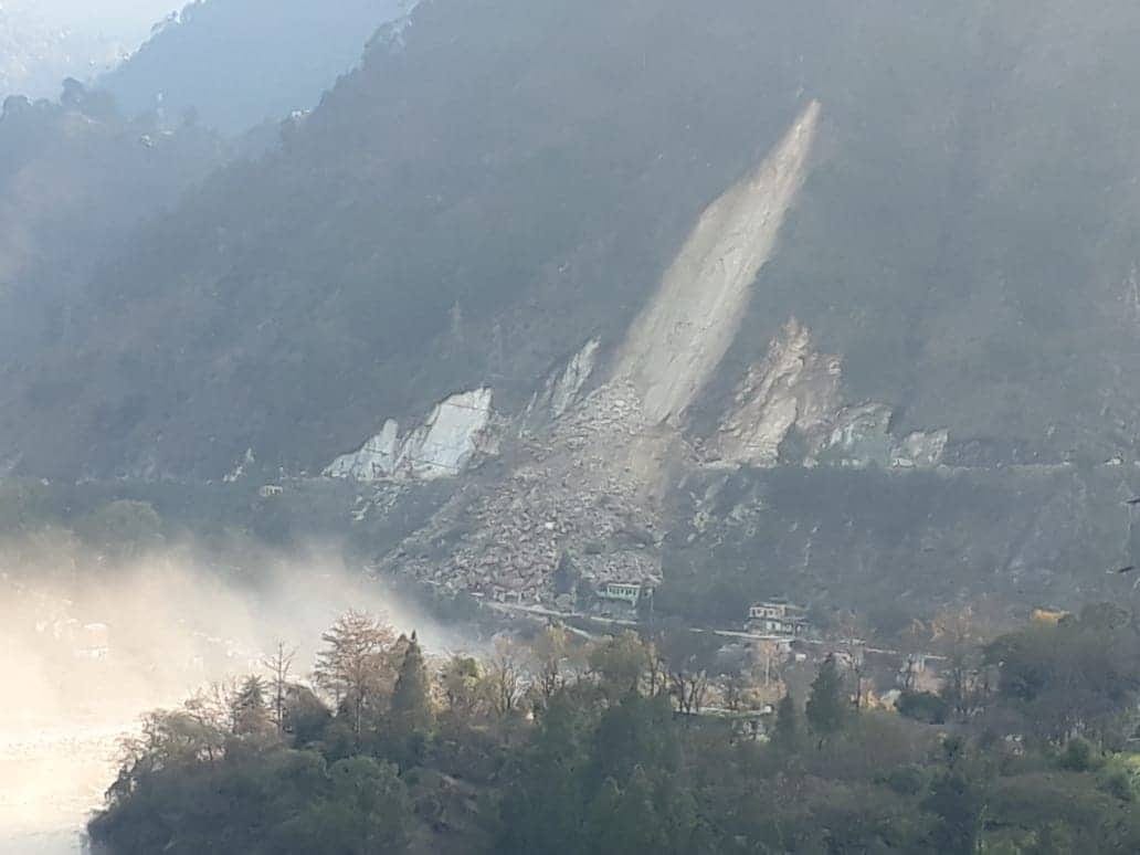 Uttarakhand: landslide on badrinath high way three house and vehicle buried