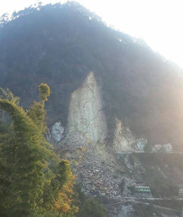 Uttarakhand: landslide on badrinath high way three house and vehicle buried