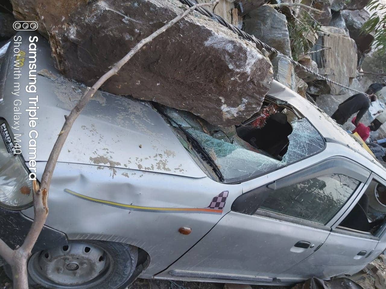 Uttarakhand: landslide on badrinath high way three house and vehicle buried