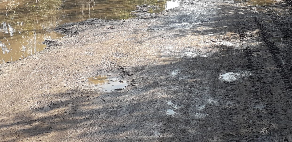 Walking on Harevali-Birlaform road is also difficult