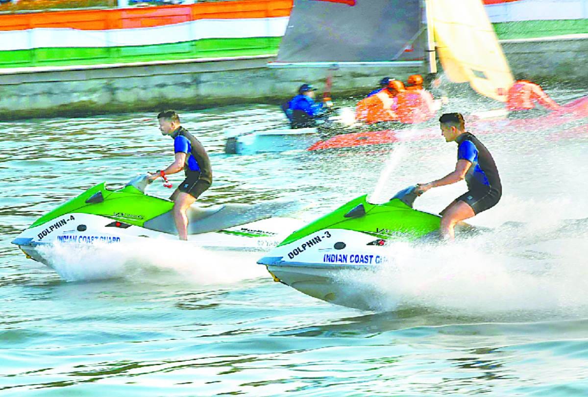 defence expo: rescue of marine commando marcos from dhruv helicopter