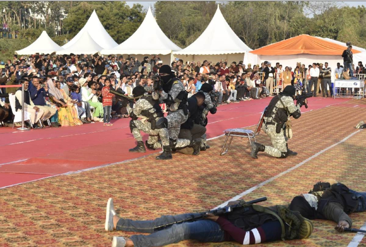 defence expo: rescue of marine commando marcos from dhruv helicopter