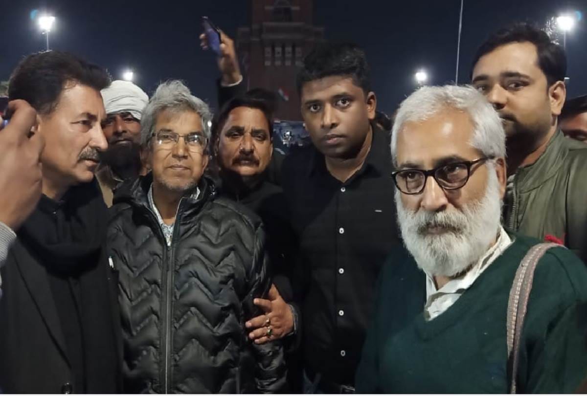 former IAS kannan gopinathan reached ghantaghar to support women protesting against CAA