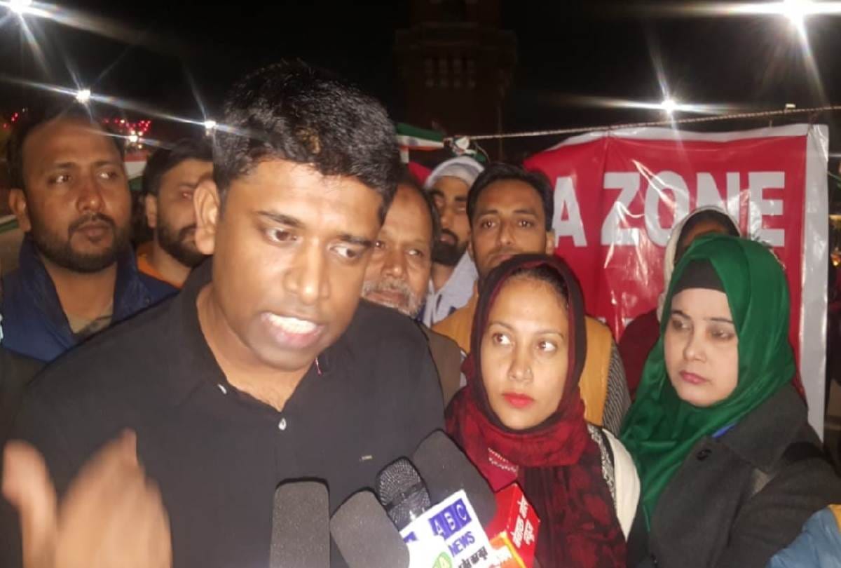 former IAS kannan gopinathan reached ghantaghar to support women protesting against CAA