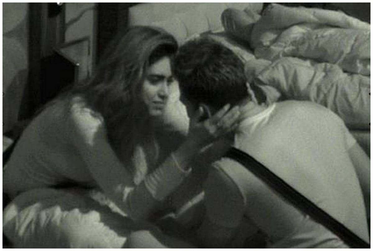 Tanishaa Mukerji Armaan Kohli to Sidharth Shukla Shehnaz 14 contests kissed on screen in Bigg Boss