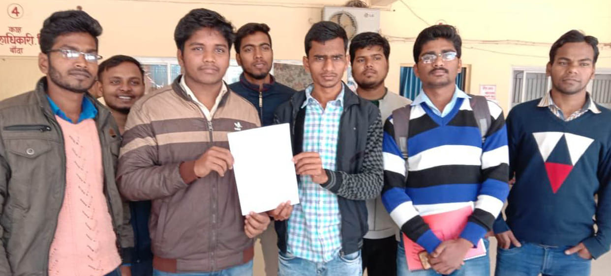 demostration of disadvantaged students by filling scholarship application