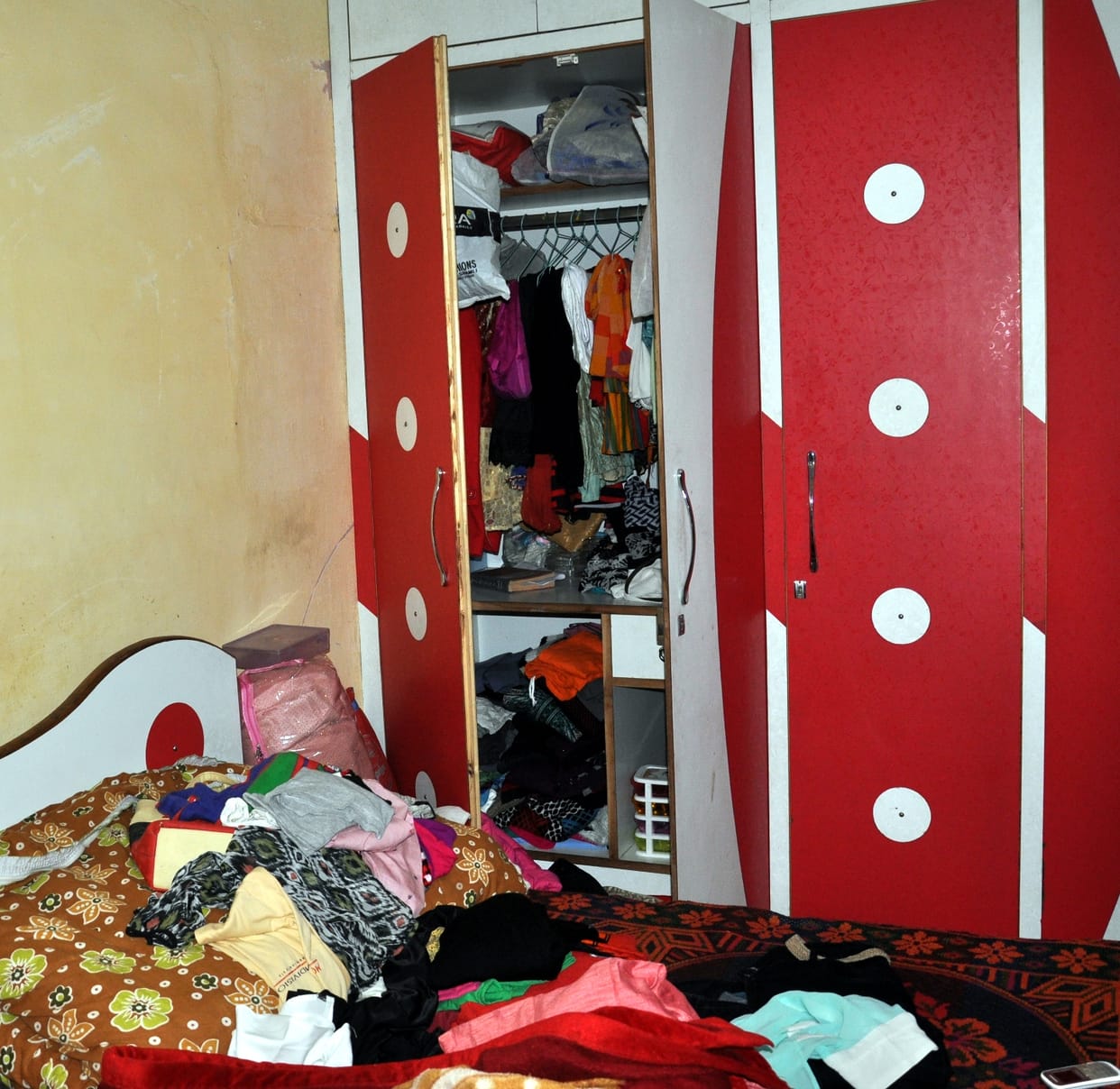 In a family wedding, thieves rushed the house