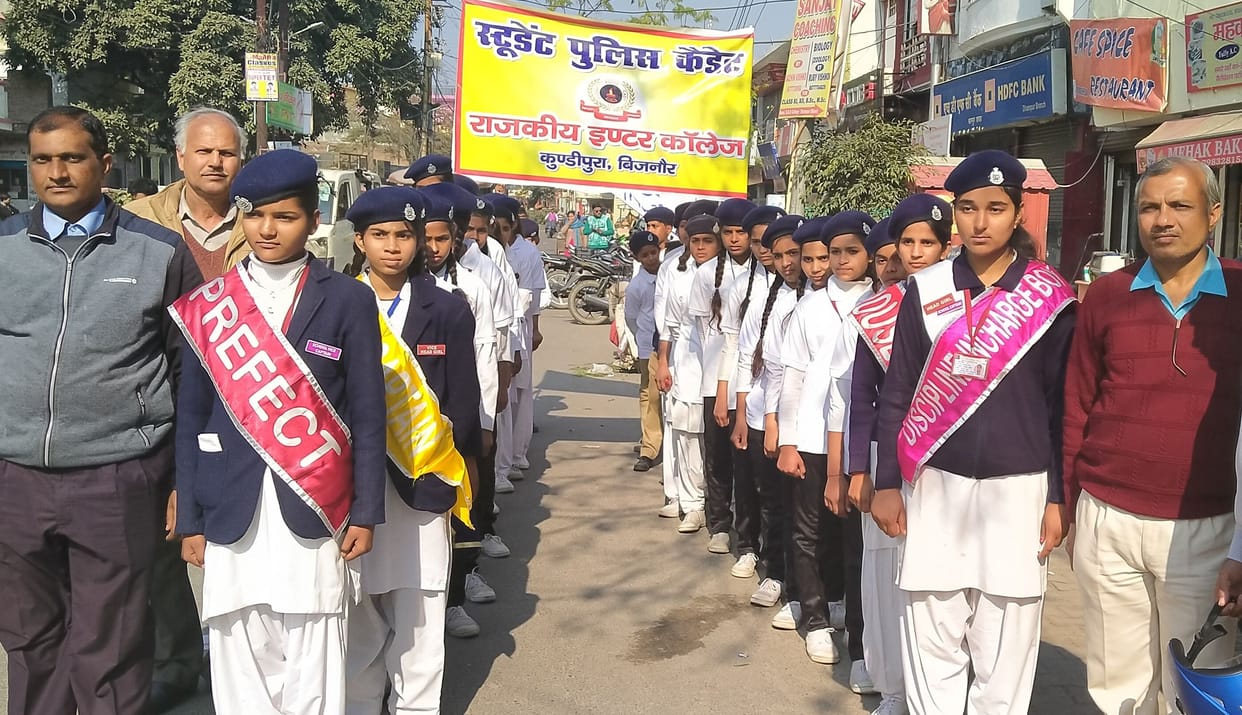 Students visited the police station