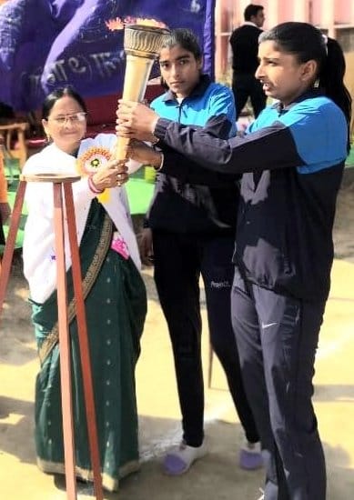 Neha in 100 meters race, Shalu was first in 800 meters