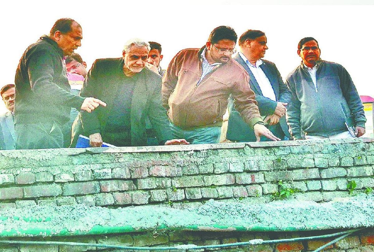 environmentalist MC Mehta Inspected Agra sewer system
