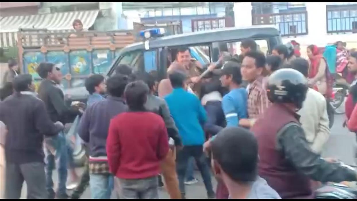 Blows the effigy of the Numaish administration, pulls up the police