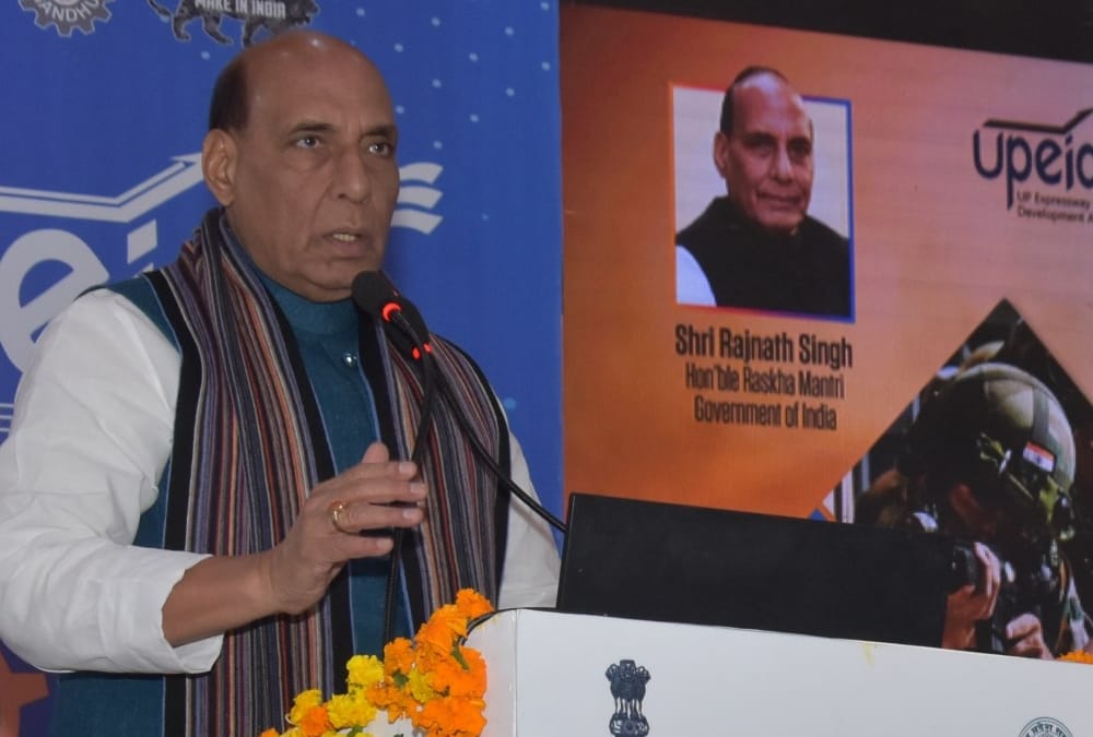 Defence Minister Rajnath Singh praises Chief Minister Yogi Adityanath.