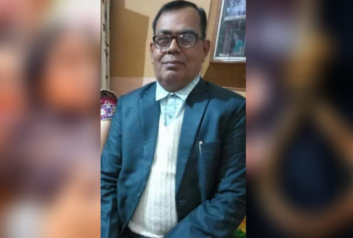 Ghaziabad loni school girls alleged principal of assault protest outside tehsil he suspended