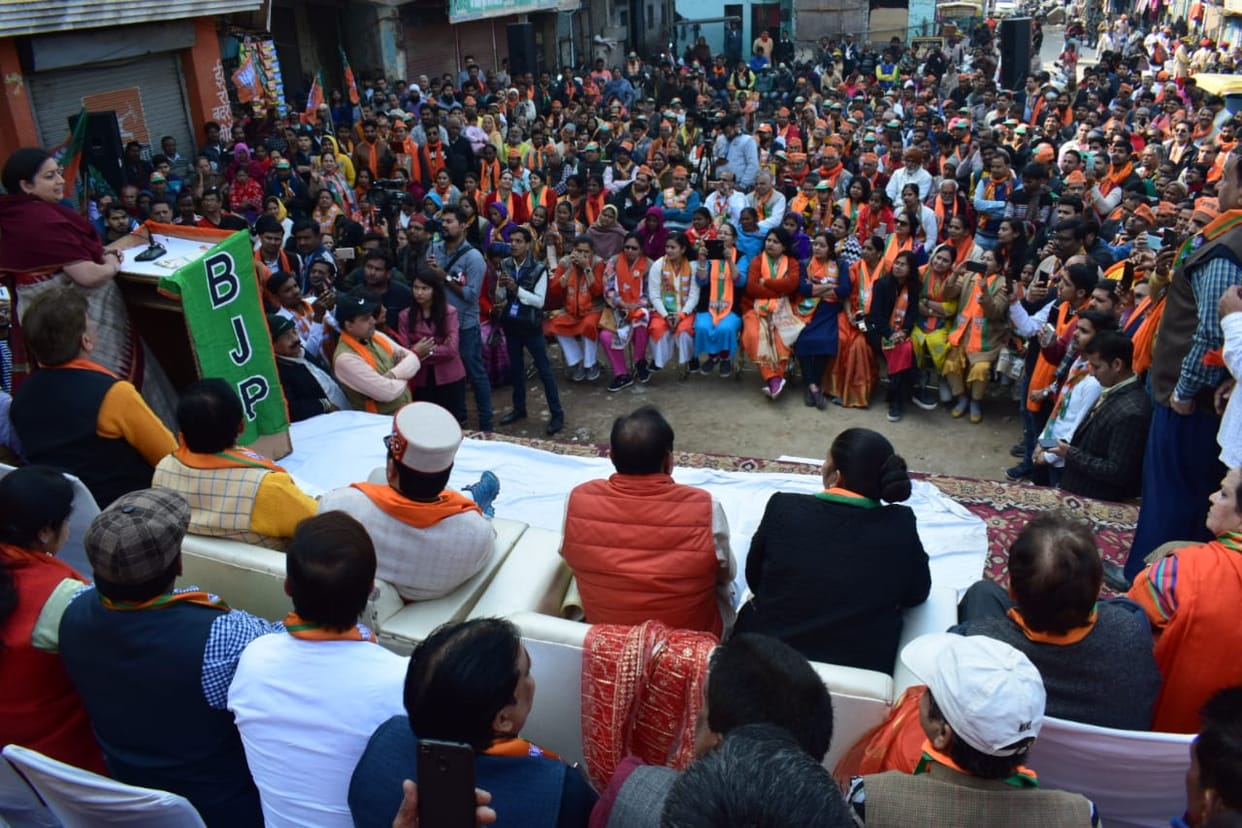delhi election 2020: BJP MP Smriti Irani Campaigned for Laxmi Nagar BJP candidate Abhay Verma