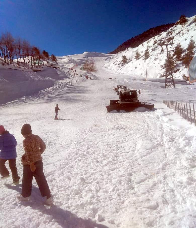 Uttarakhand: Badrinath Dham covered with snow, ten feet of snow in dham