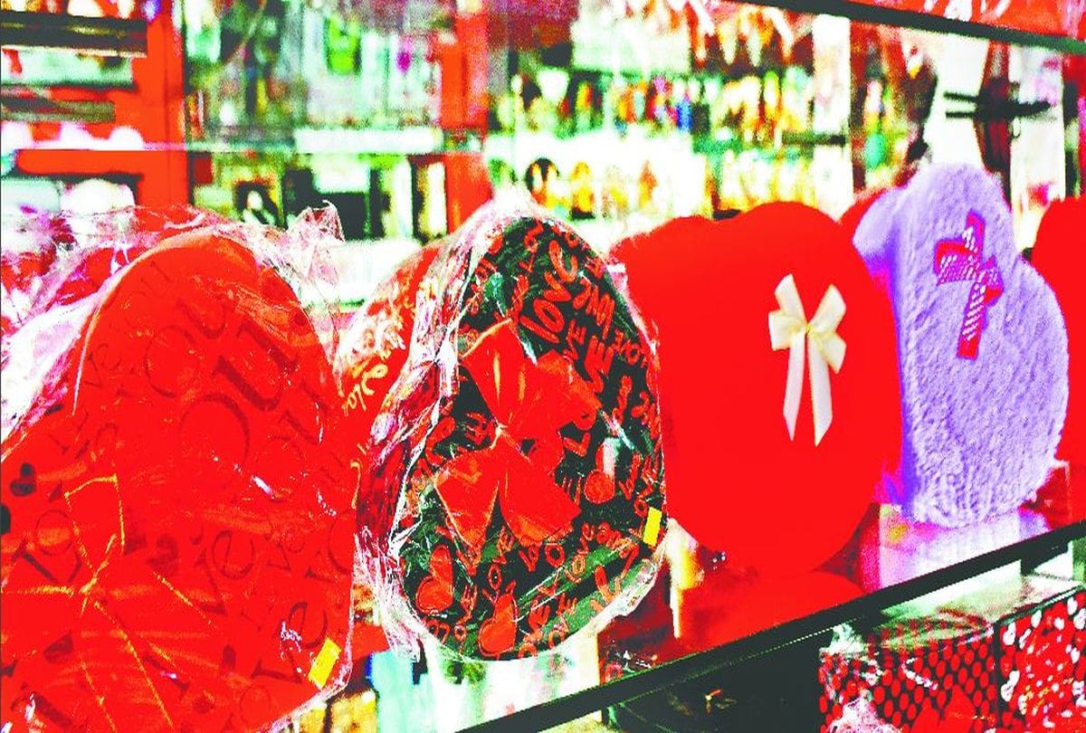 valentine week 2020 gifts markets in agra