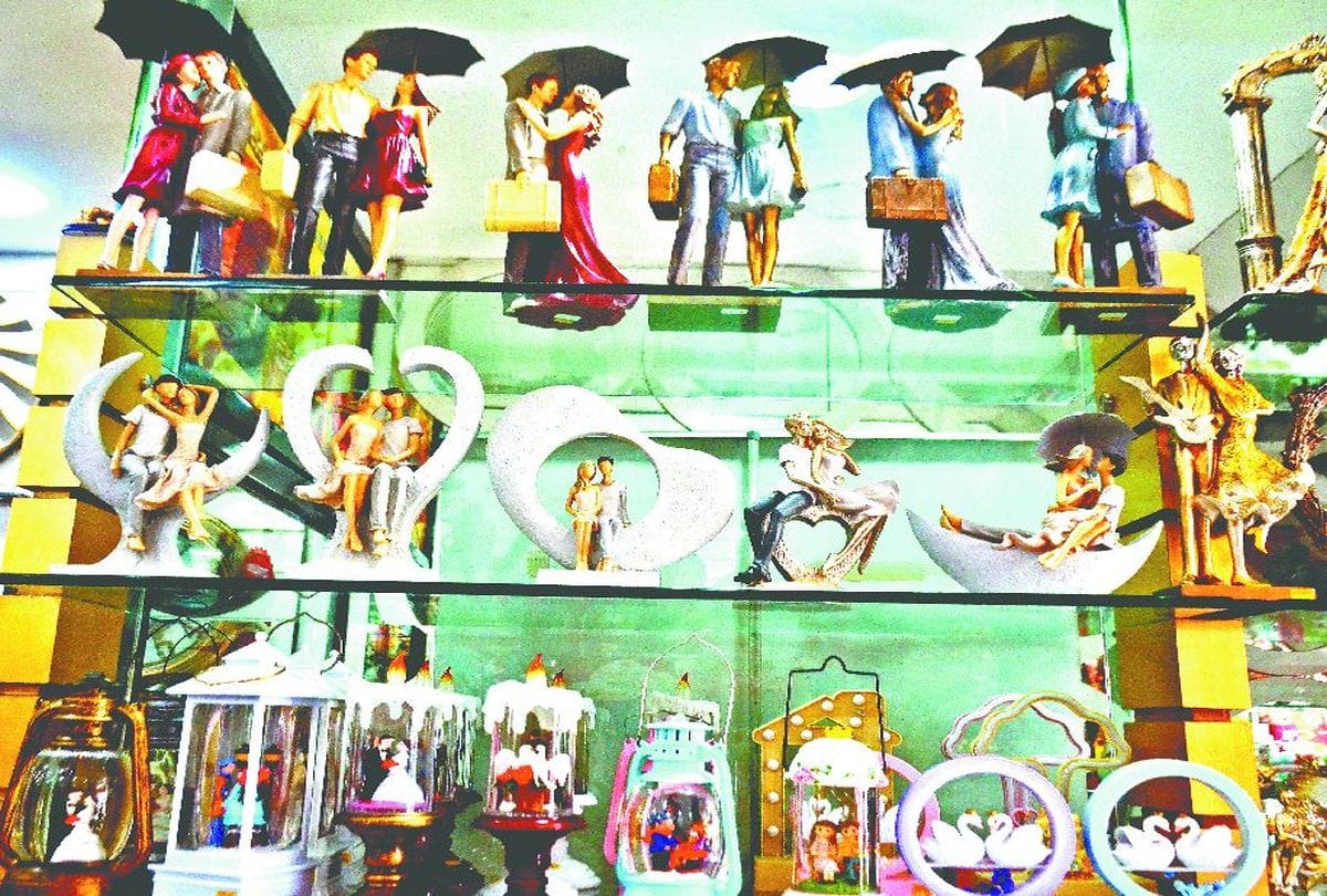 valentine week 2020 gifts markets in agra
