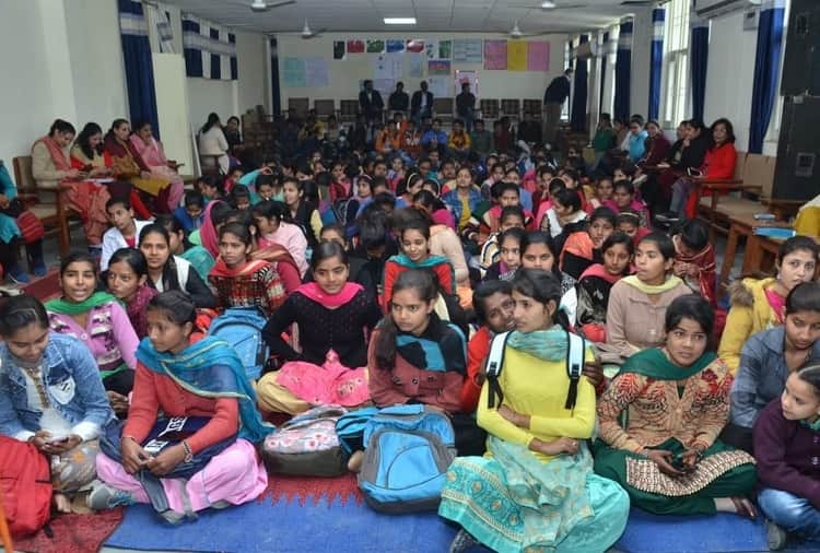 Singing and Dancing Competitions under Yuva Tarang in Shaheed Udham Singh Government College Indri