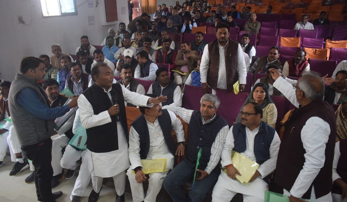 One billion budget pass in district panchayat amidst uproar